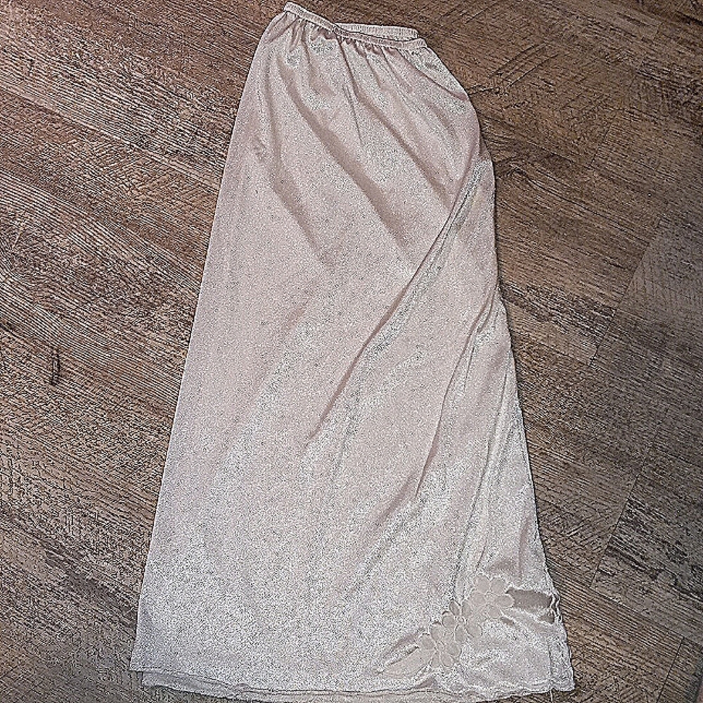 1960's knee length half slip.  Flower detail XL